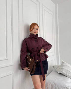 KLARV Kurzer Damen Trenchcoat mit Gürtel in Beige und Olivgrün