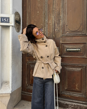 KLARV Kurzer Damen Trenchcoat mit Gürtel in Beige und Olivgrün