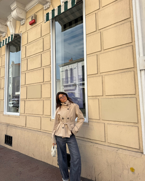 KLARV Kurzer Damen Trenchcoat mit Gürtel in Beige und Olivgrün