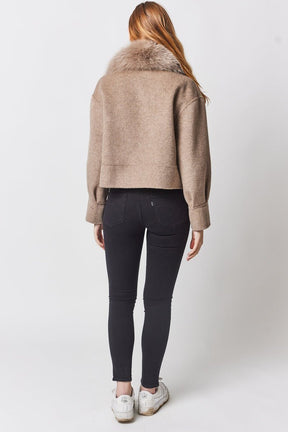 Elegante Camélia Col Doux Jacke: Weicher Webpelzkragen für stilvolle Wärme