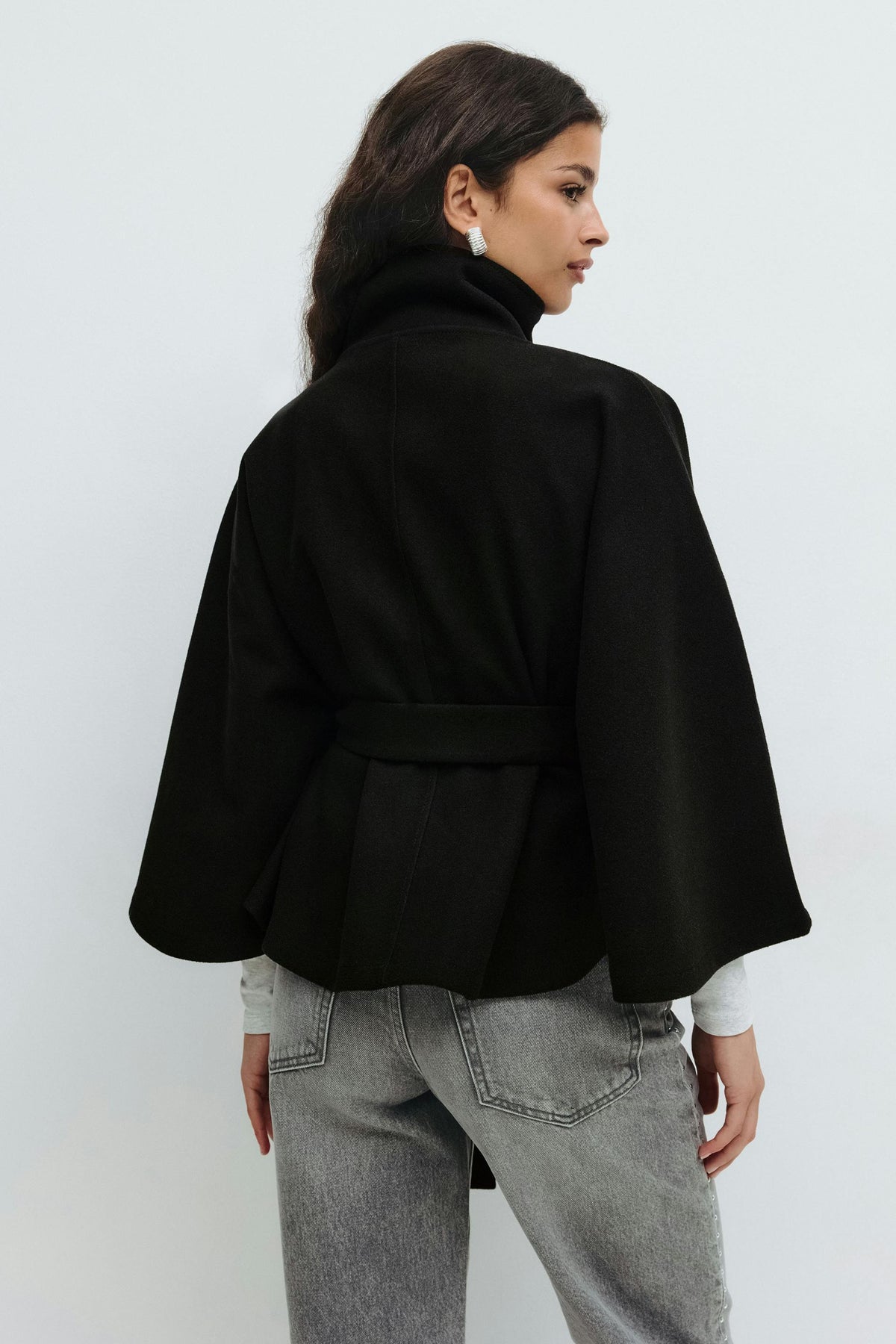 Elegantes Montmartre Cape aus weichem Wollmix mit Cape-Ärmeln und Gürtel