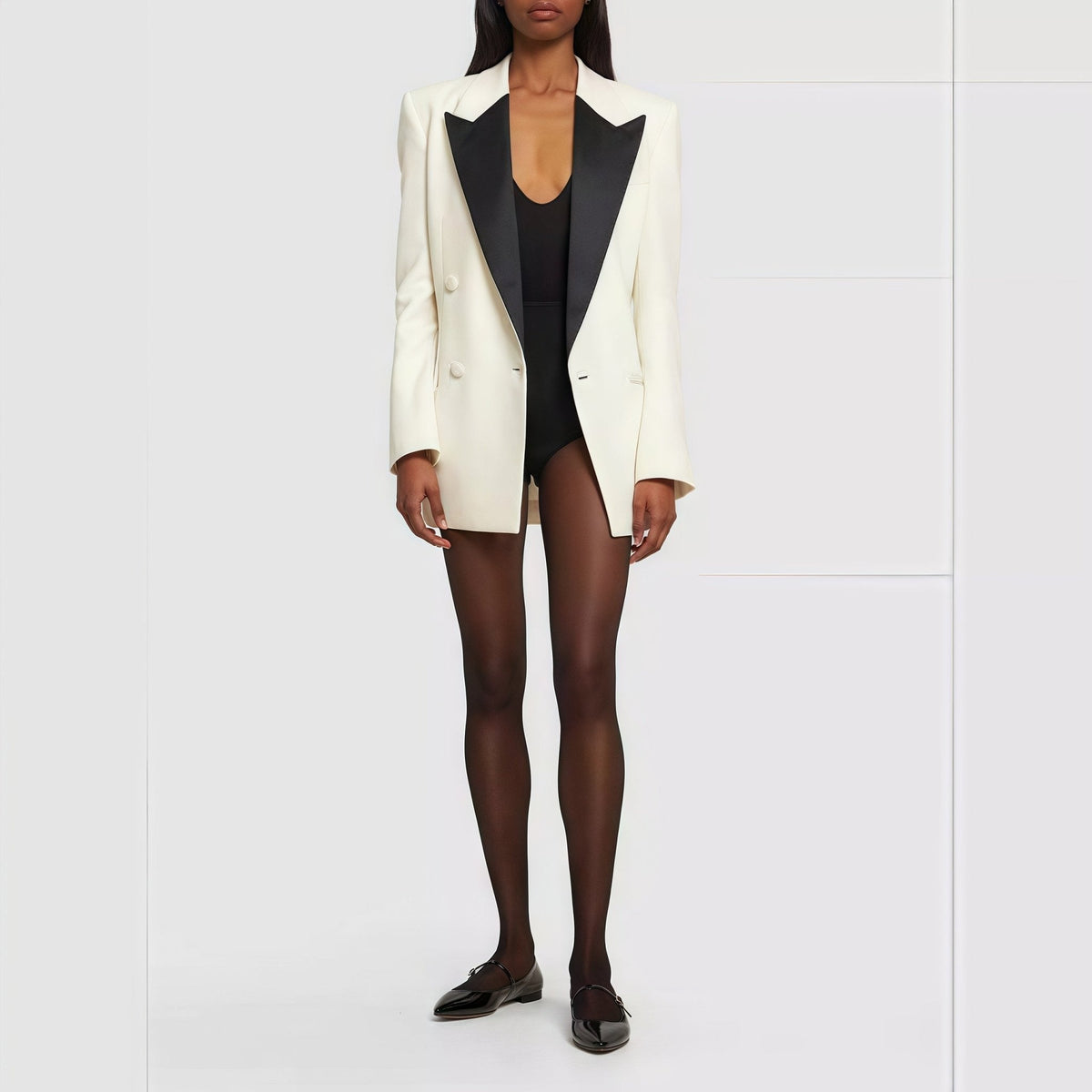 Eleganter Elfenbein Smoking Blazer: Doppelt, Satin Revers, Mini-Kleid Stil